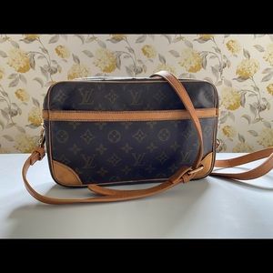 Louis Vuitton Compiegne 28 Crossbody